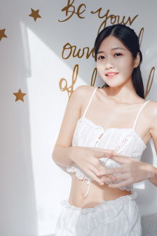 把腿先翘起来不用紧张